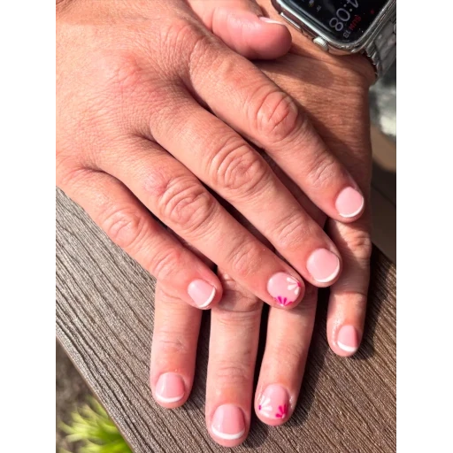 nails-2025-1-transparent-margins